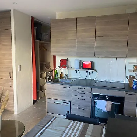 Apartment T2 Direct Sea Access With Garden *